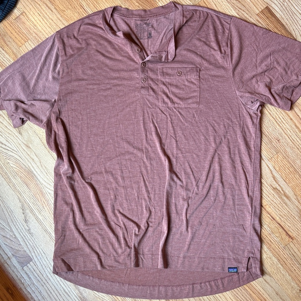 Patagonia burnt orange/rust XXL Men's Casual Button Down TSHIRT